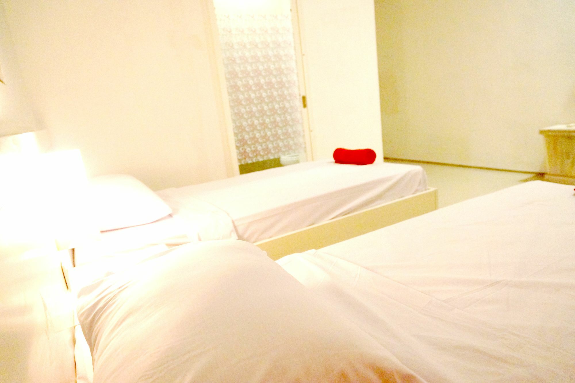 Oyo 1489 Simona Hotel Kerobokan Eksteriør billede